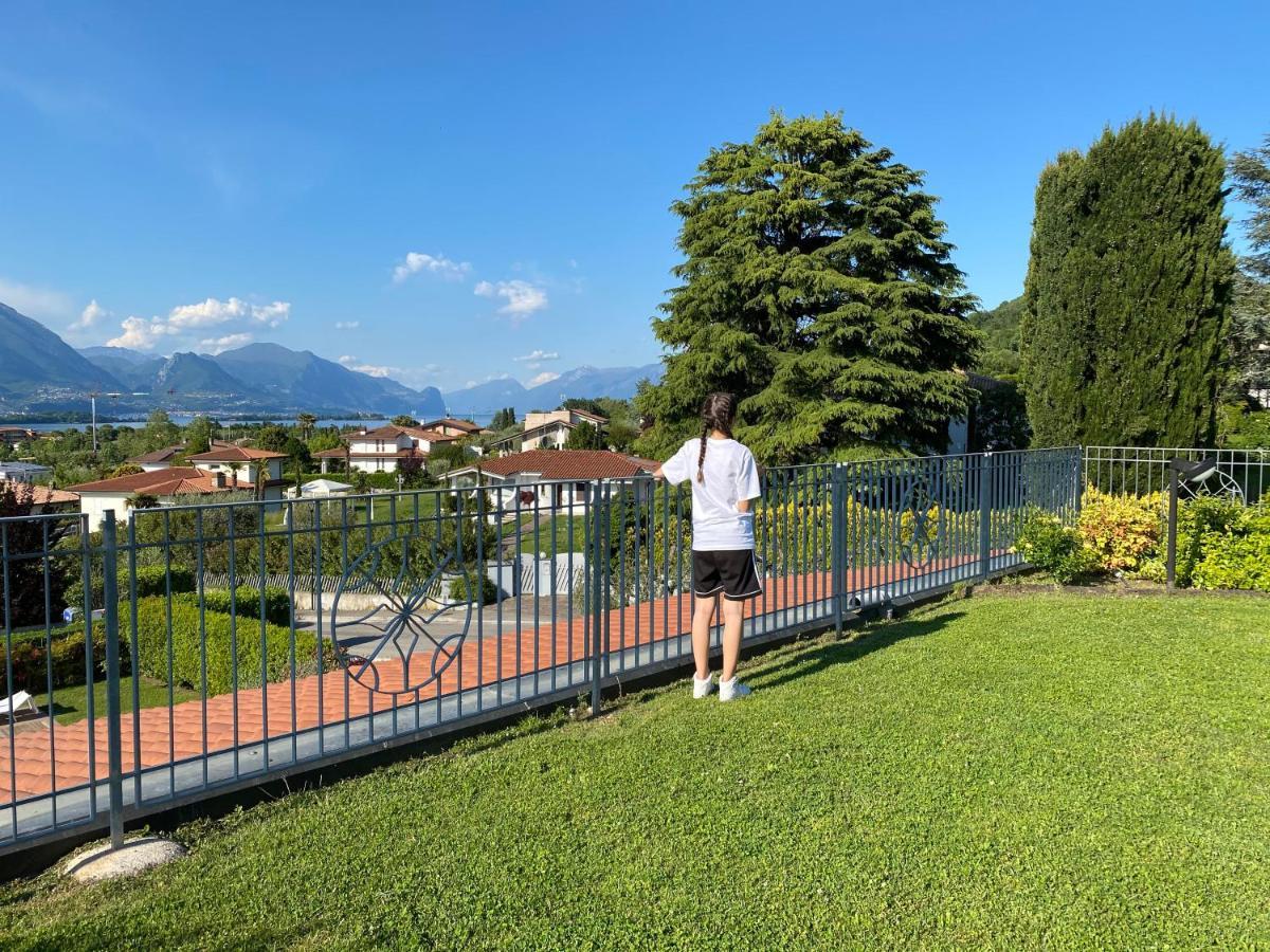 Flowers & Garden Apartment Con Vista Lago Манерба-дель-Гарда Экстерьер фото