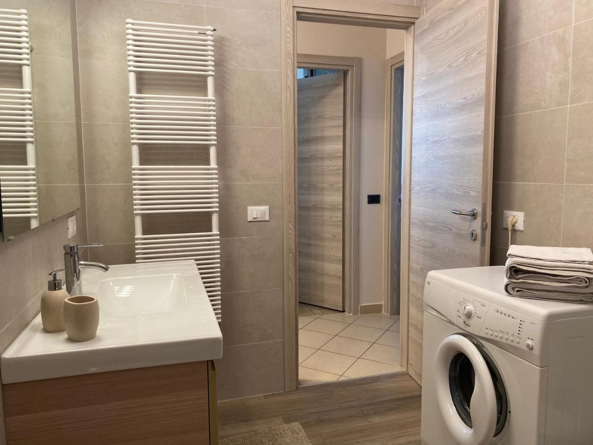 Flowers & Garden Apartment Con Vista Lago Манерба-дель-Гарда Экстерьер фото