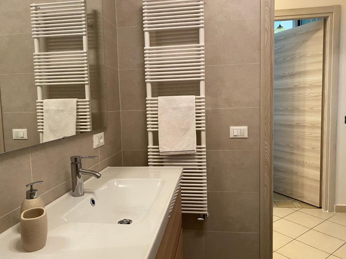 Flowers & Garden Apartment Con Vista Lago Манерба-дель-Гарда Экстерьер фото