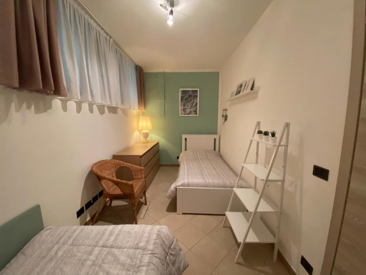Flowers & Garden Apartment Con Vista Lago Манерба-дель-Гарда Экстерьер фото