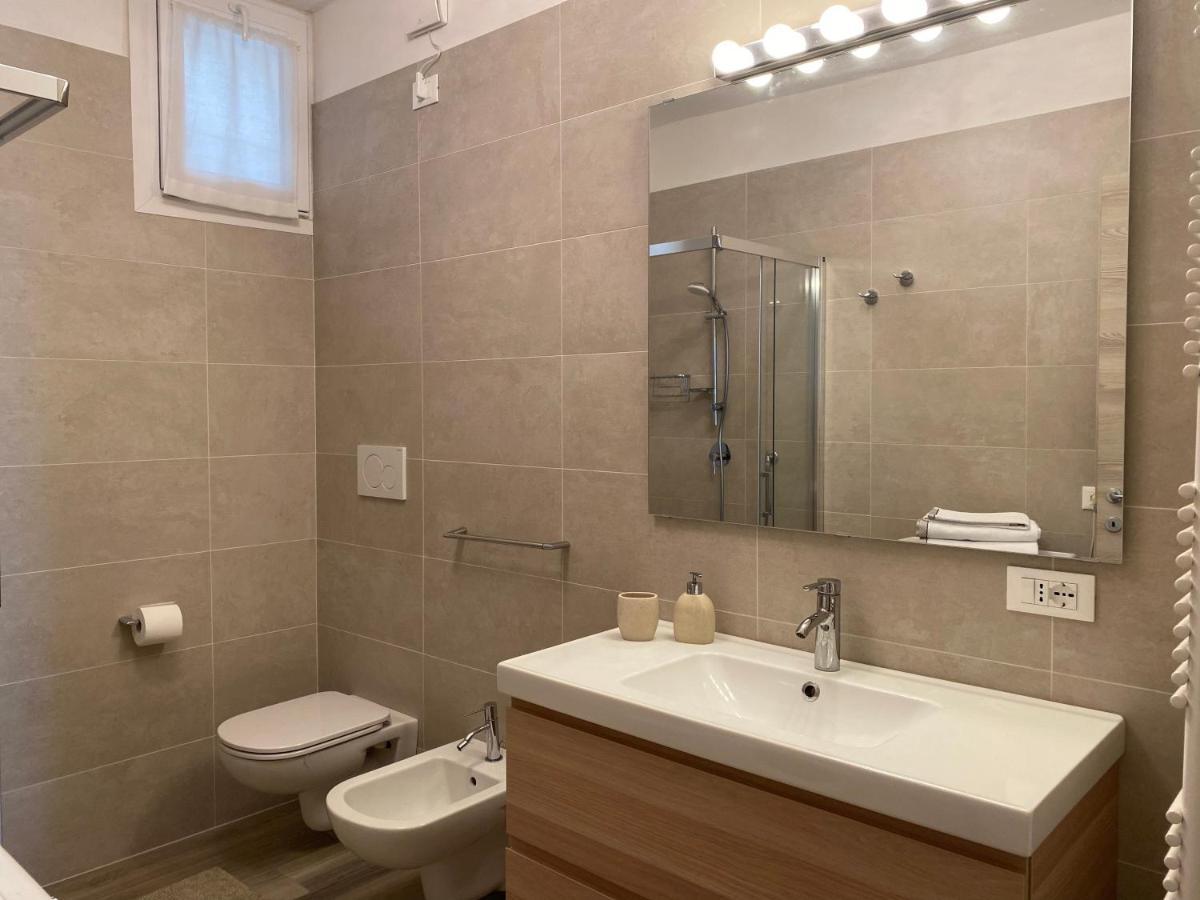 Flowers & Garden Apartment Con Vista Lago Манерба-дель-Гарда Экстерьер фото